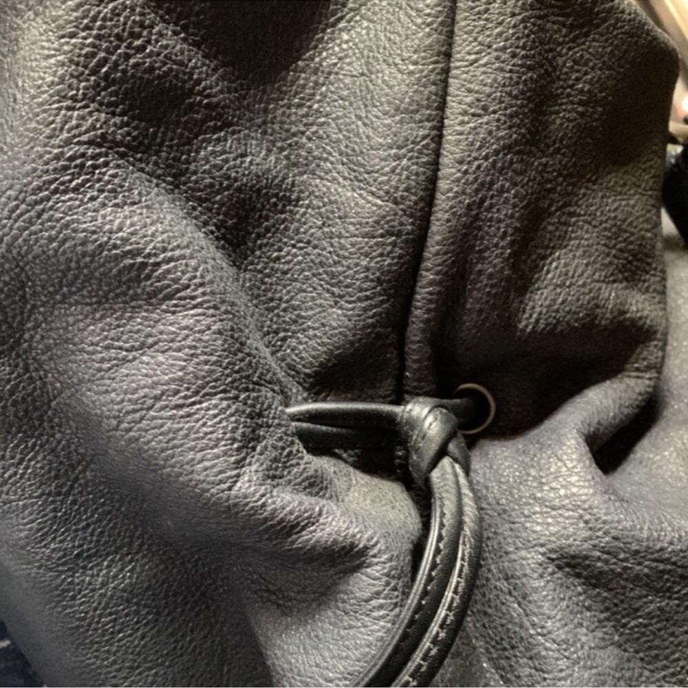 LARGE CHANEL LEATHER TOTE HOBO - Picture 9 of 13